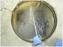 外部、屋外排水マスからの排水管高圧洗浄もしっかり行います - 2